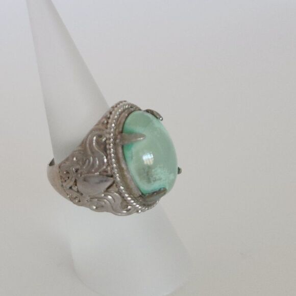 Green Chalcedony Engraved Ring Size 7 - Picture 8 of 11